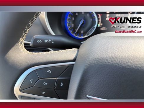 Used 2024 Chrysler Pacifica Touring-L FWD image 20