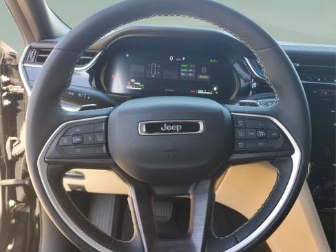 Certified 2023 Jeep Grand Cherokee 4WD 4xe w/ Luxury Tech Group II image 18