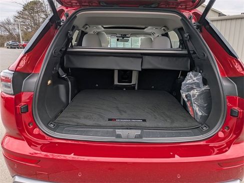 New 2025 Mitsubishi Outlander SE image 31