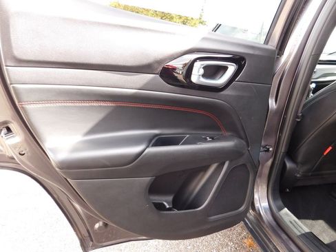 Used 2023 Jeep Compass Trailhawk image 10