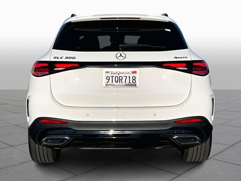 Used 2025 Mercedes-Benz GLC 300 4MATIC image 4