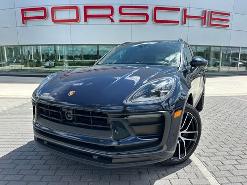 Certified 2023 Porsche Macan AWD/4WD image 1