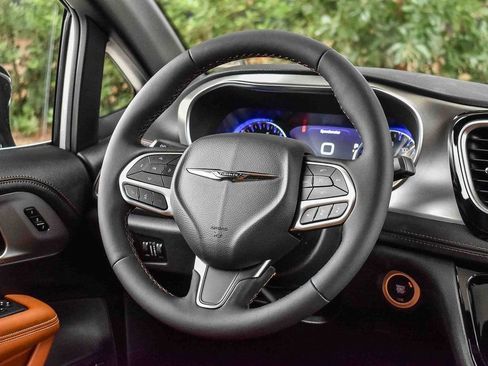 New 2026 Chrysler Pacifica Pinnacle w/ Trailer Tow Group image 14