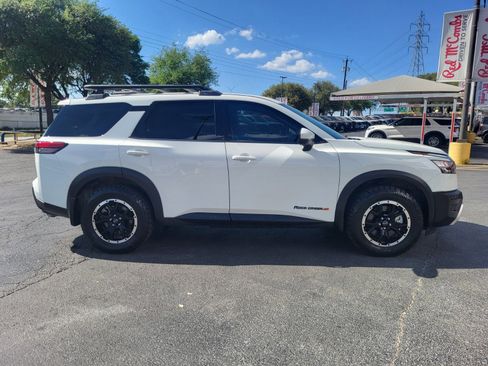 Used 2025 Nissan Pathfinder Rock Creek AWD/4WD image 2