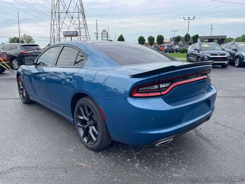 Used 2022 Dodge Charger SXT w/ Blacktop Package RWD image 3