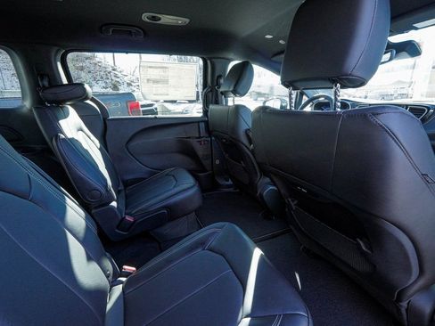 New 2026 Chrysler Pacifica Select image 34
