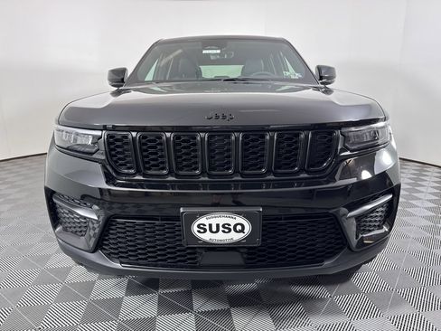 New 2025 Jeep Grand Cherokee Altitude image 2