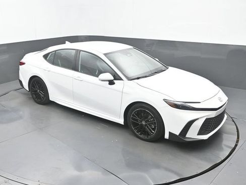 Used 2025 Toyota Camry SE w/ Convenience Package FWD image 27