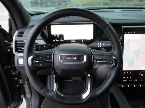 Used 2025 GMC Acadia AT4 image 18