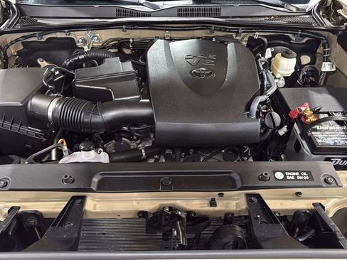 Used 2019 Toyota Tacoma SR5 AWD/4WD image 36