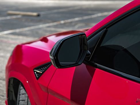 Used 2025 Lamborghini Urus SE AWD/4WD image 93