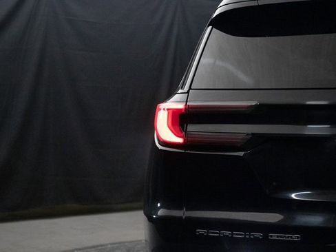 Used 2024 GMC Acadia Elevation image 12