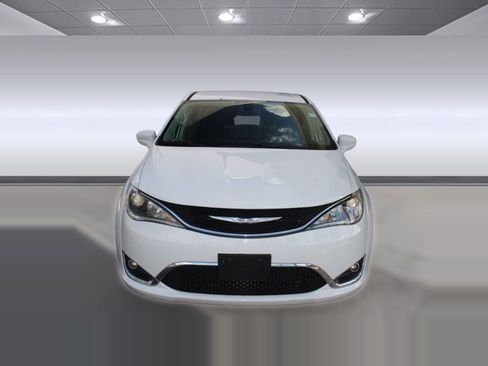 Used 2018 Chrysler Pacifica Touring Plus image 6