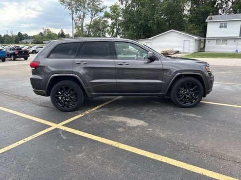 Used 2018 Jeep Grand Cherokee Altitude AWD/4WD image 2