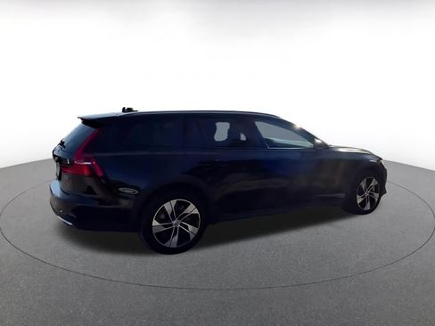 Used 2025 Volvo V60 B5 Cross Country Plus image 12