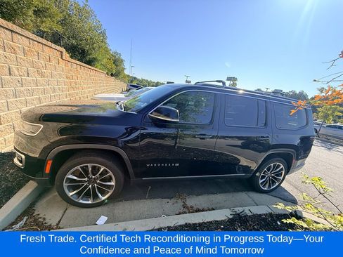 Used 2022 Jeep Wagoneer Series III w/ Premium Group I RWD image 2