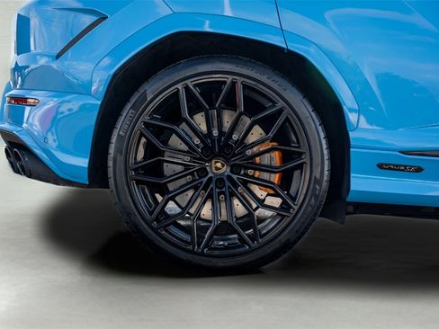 Used 2025 Lamborghini Urus SE image 22