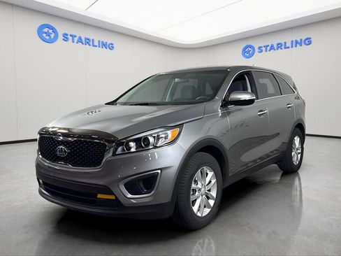Used 2017 Kia Sorento L image 16