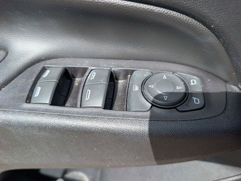 Used 2019 Chevrolet Equinox LT FWD image 27
