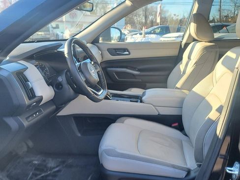 Certified 2024 Nissan Pathfinder SL image 12