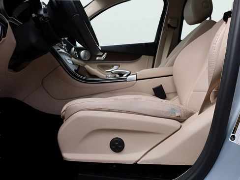Used 2018 Mercedes-Benz GLC 300 4MATIC image 37
