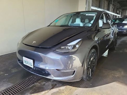 Used 2024 Tesla Model Y Long Range RWD image 4