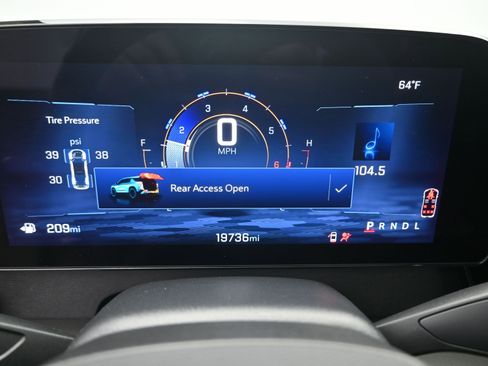 Used 2025 Chevrolet Traverse LT image 14