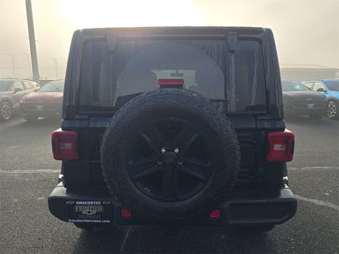 Used 2021 Jeep Wrangler Unlimited Sahara image 4