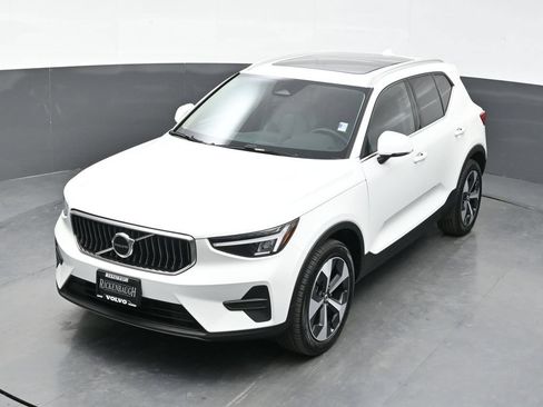 Used 2025 Volvo XC40 B5 Core AWD/4WD image 30