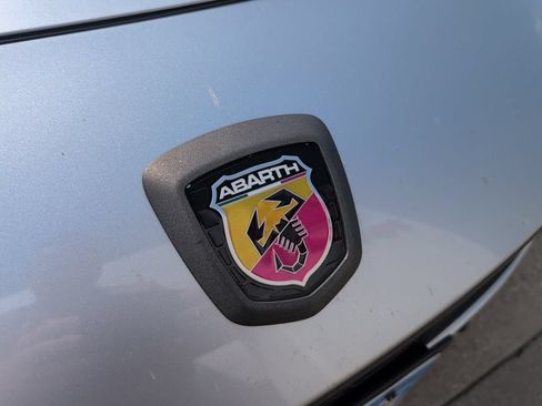 Used 2018 FIAT 124 Spider Abarth RWD image 9