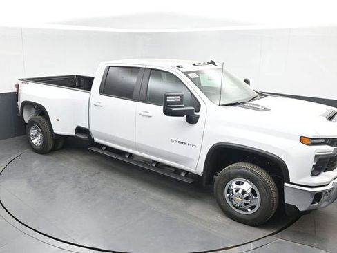 New 2026 Chevrolet Silverado 3500 LT image 1