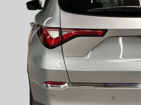 Used 2023 Acura MDX SH-AWD w/ Technology Package image 11