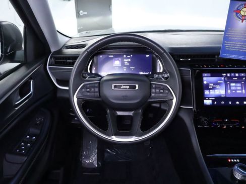 Used 2023 Jeep Grand Cherokee L Laredo image 21