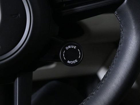 Certified 2025 Porsche Macan Electric image 21