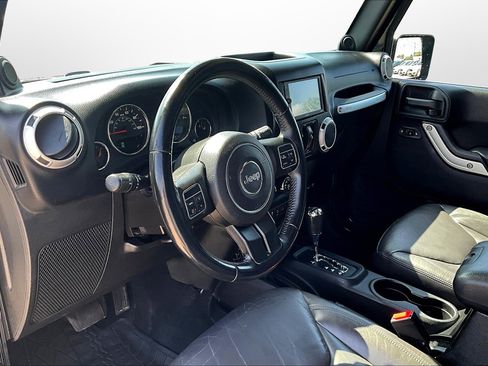 Used 2014 Jeep Wrangler Unlimited Sahara w/ Connectivity Group image 19