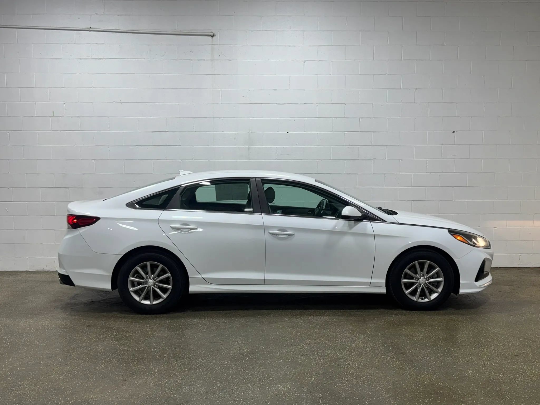 Used 2018 Hyundai Sonata ECO FWD image 2