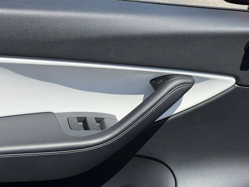 Used 2021 Tesla Model Y AWD image 29