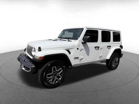 Used 2025 Jeep Wrangler Unlimited Sahara AWD/4WD image 7