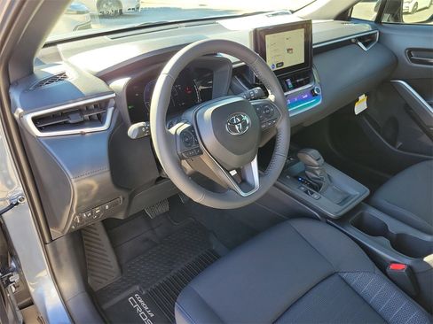 Used 2026 Toyota Corolla Cross SE image 16
