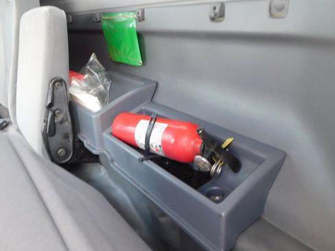 Used 2020 Isuzu NPR image 15