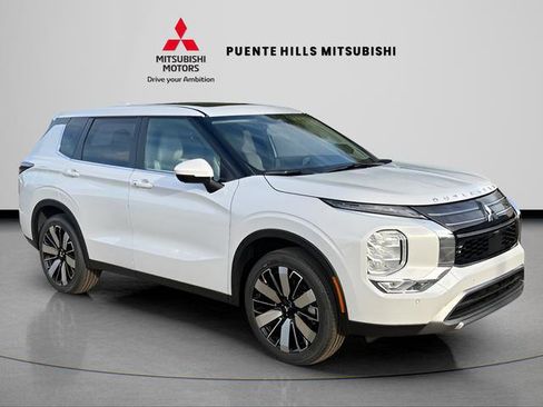 New 2026 Mitsubishi Outlander SE image 3