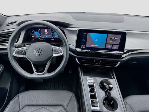 Used 2025 Volkswagen Atlas Cross Sport SE image 14