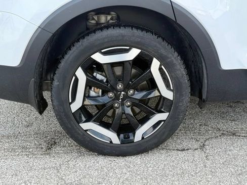 Used 2024 Kia Telluride EX w/ EX Captain's Chair Package AWD/4WD image 12