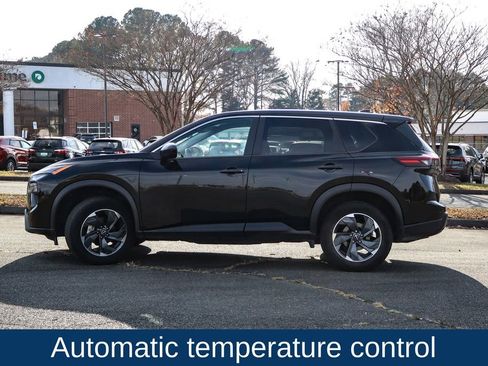 Used 2024 Nissan Rogue SV image 4