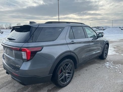 Used 2025 Ford Explorer ST-Line w/ ST-Line Street Pack image 4