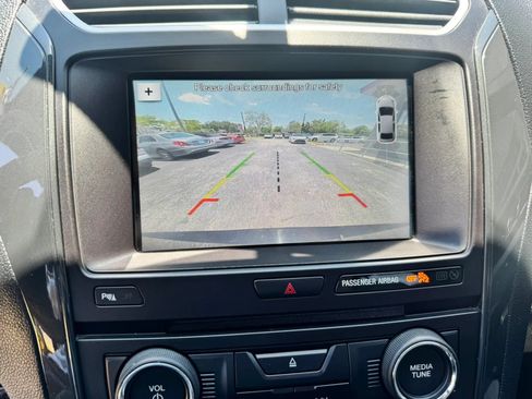 Used 2017 Ford Explorer XLT w/ Equipment Group 202A FWD image 24