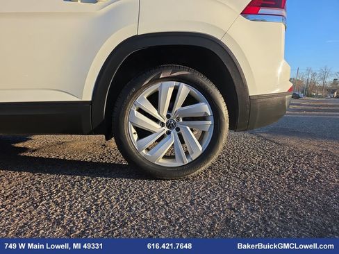 Used 2020 Volkswagen Atlas Cross Sport SE w/ Towing Package image 35