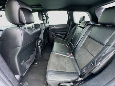 Used 2019 Jeep Grand Cherokee Altitude RWD image 16