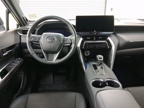 Used 2024 Toyota Venza Limited image 4