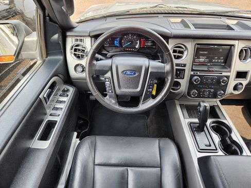 Used 2015 Ford Expedition XLT w/ Equipment Group 202A RWD image 20